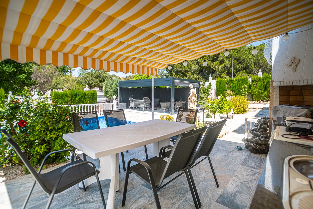 Villa for sale in La Marina, Alicante, Spain