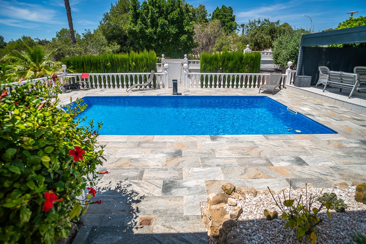 Villa for sale in La Marina, Alicante, Spain