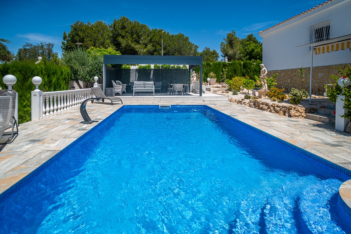Villa for sale in La Marina, Alicante, Spain