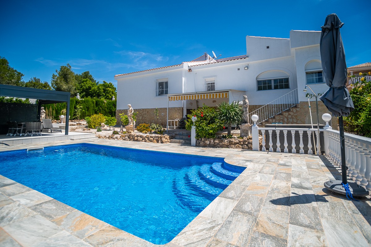 Villa for sale in La Marina, Alicante, Spain
