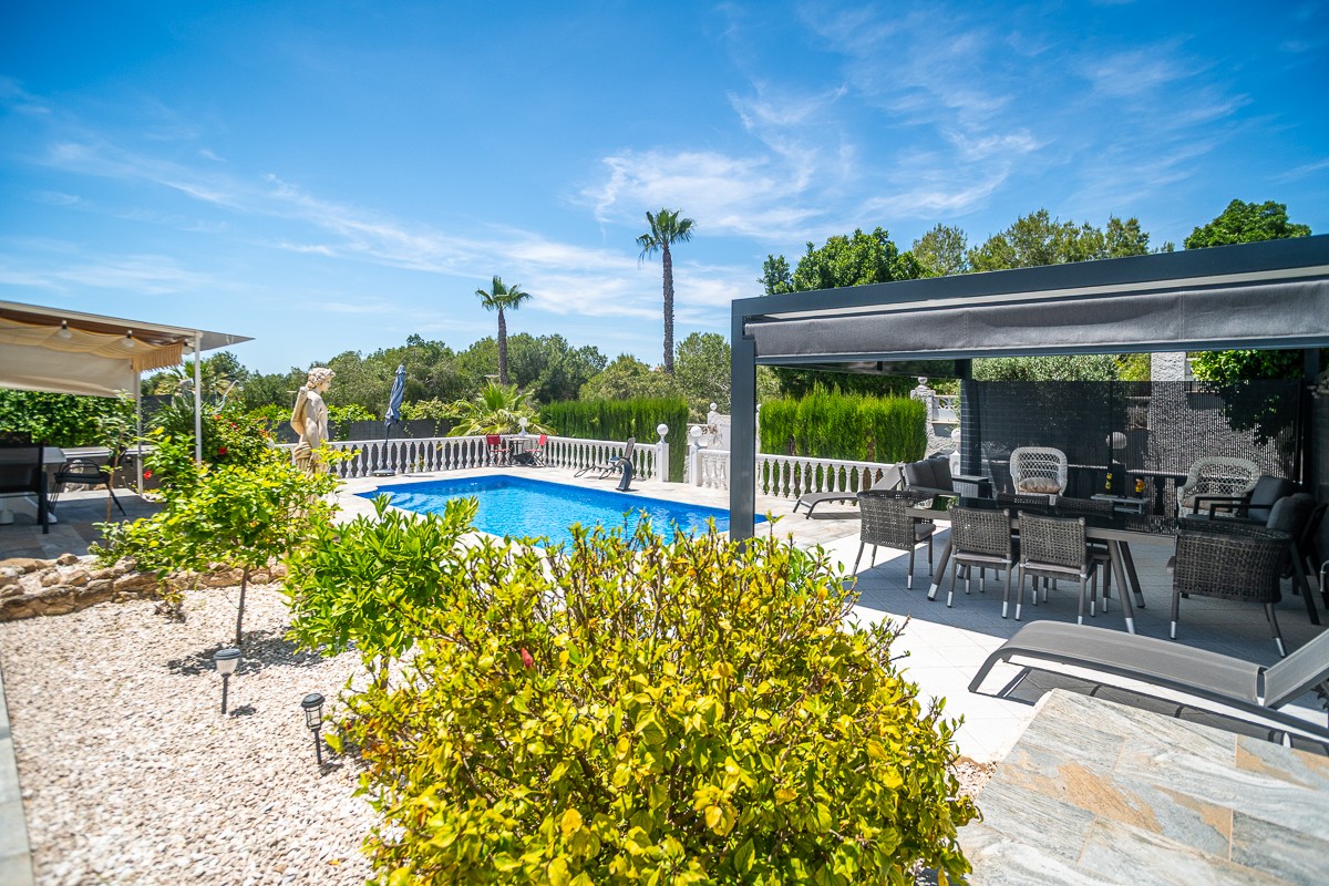 Villa for sale in La Marina, Alicante, Spain