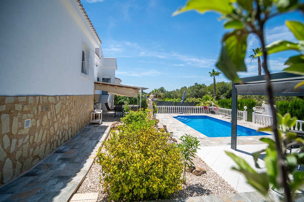 Villa for sale in La Marina, Alicante, Spain