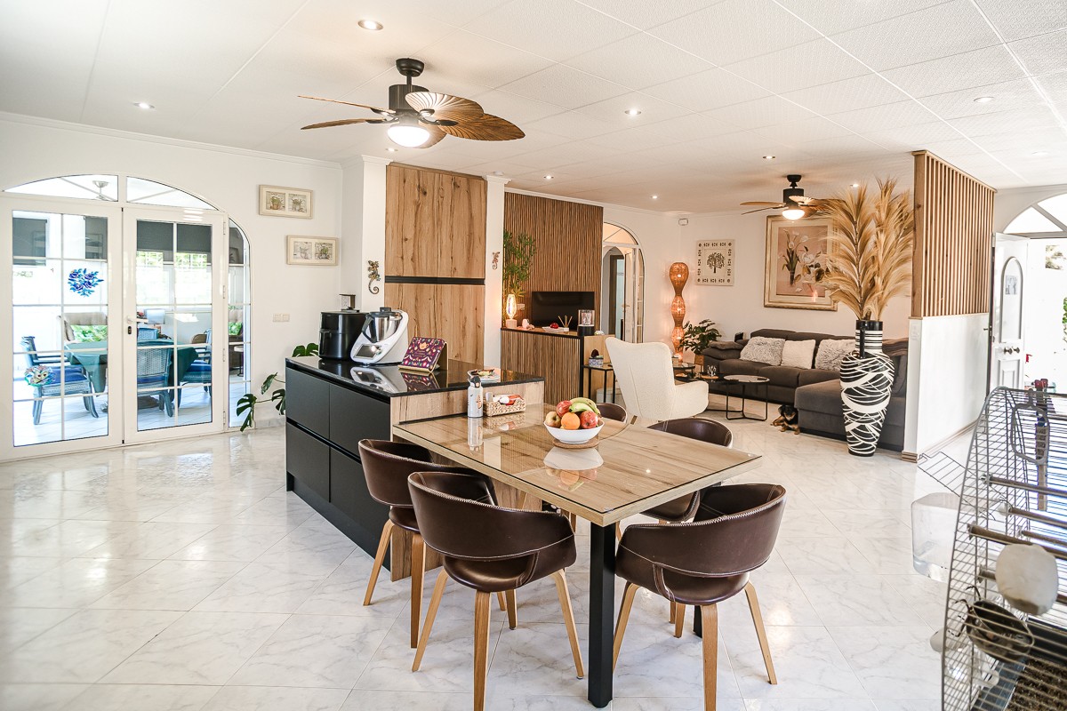 Villa for sale in La Marina, Alicante, Spain