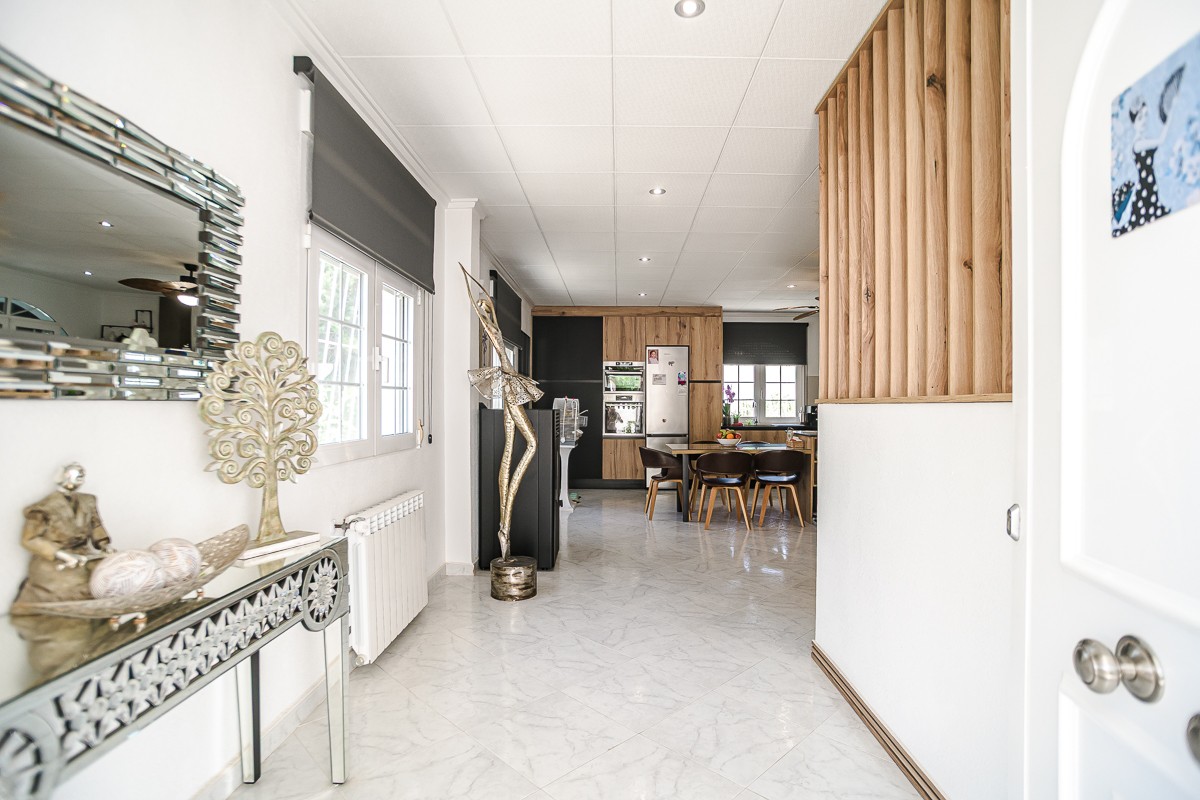 Villa for sale in La Marina, Alicante, Spain