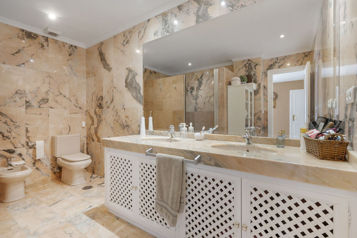 Apartment for sale in Puerto Banus, Málaga, Spain