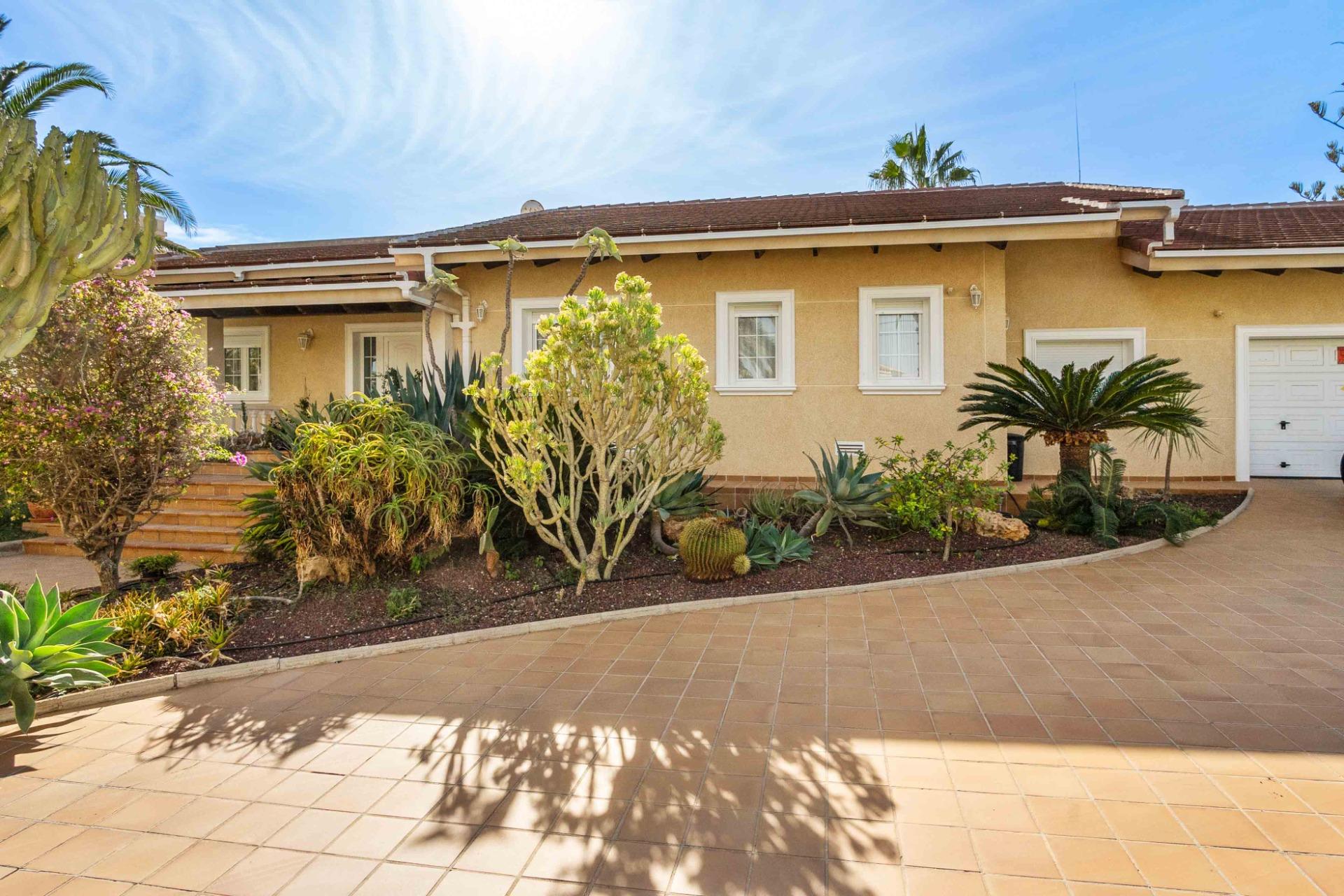 Villa en venta en Cabo Roig