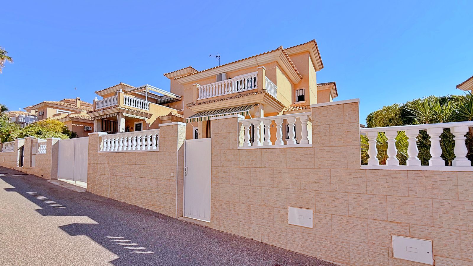 Villa for sale in Orihuela, Alicante, Spain