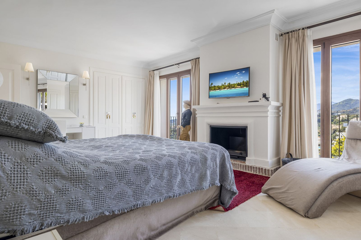 Town House for sale in Benahavis, Málaga, Spain