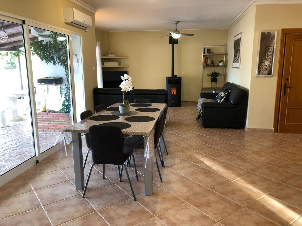 Villa for sale in Valle De Abdalajis, Málaga, Spain