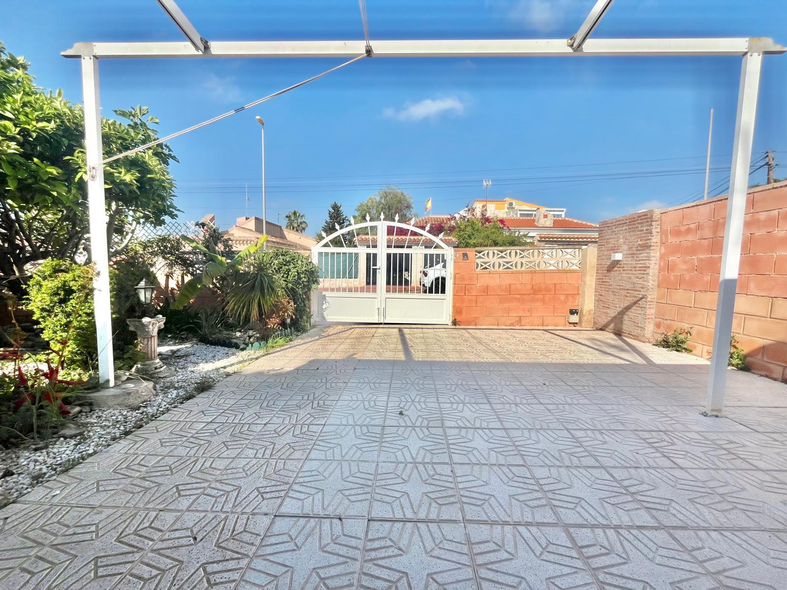 Villa en venta en Orihuela Costa