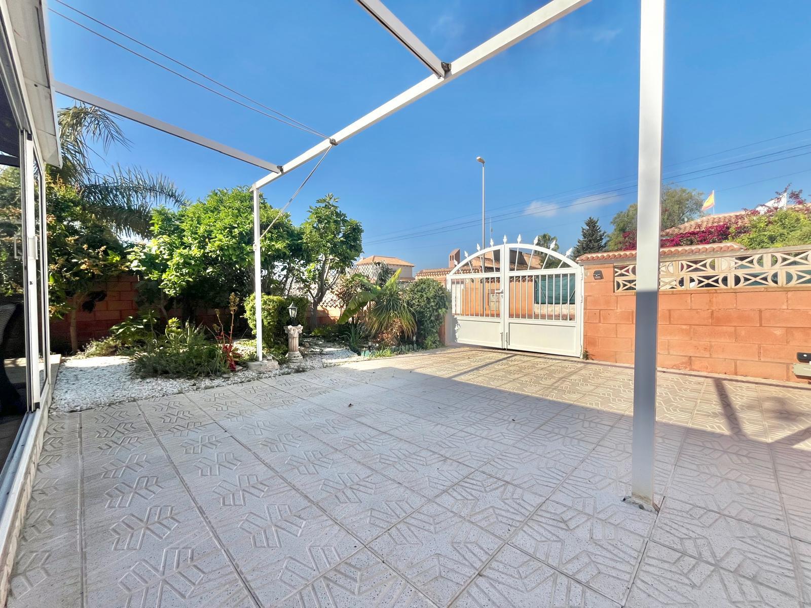 Villa en venta en Orihuela Costa