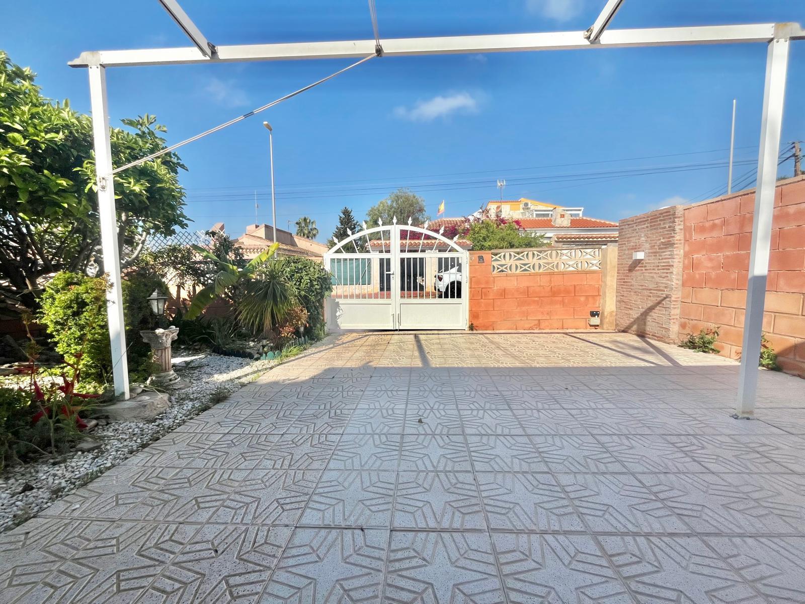 Villa en venta en Orihuela Costa