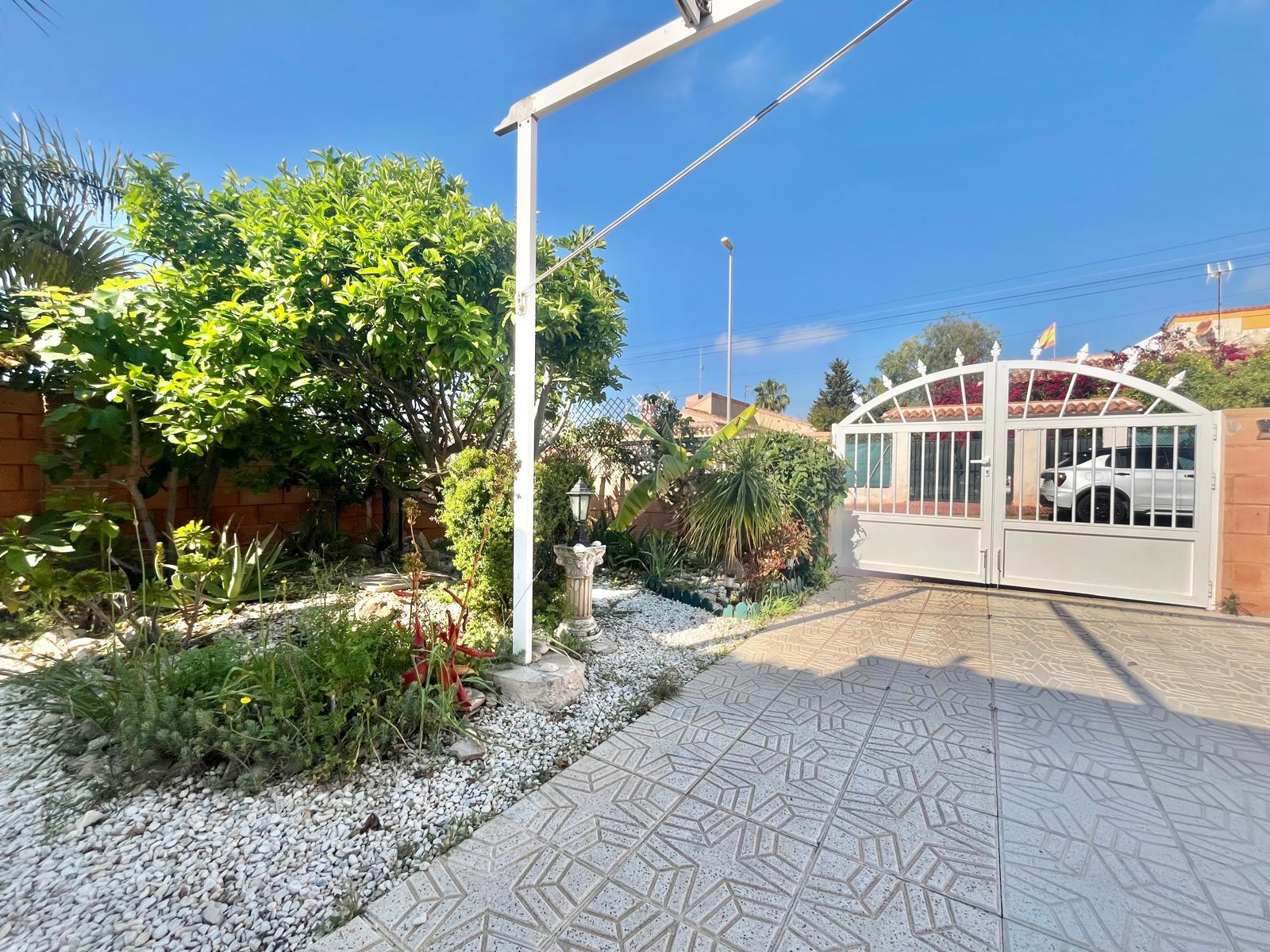Villa en venta en Orihuela Costa