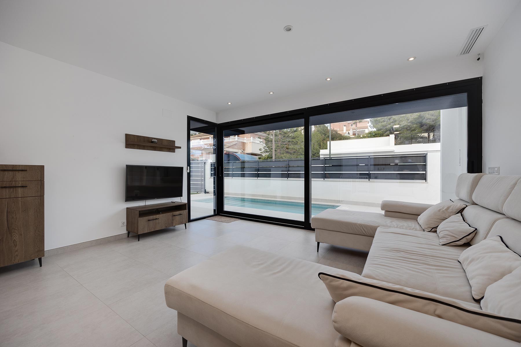 Villa for sale in Pinar De Campoverde, Alicante, Spain