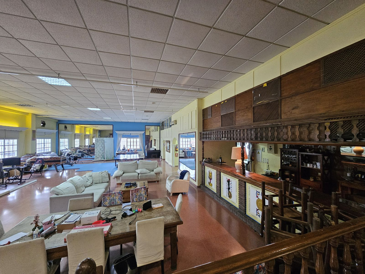Commercial unit for sale in Estepona, Málaga, Spain
