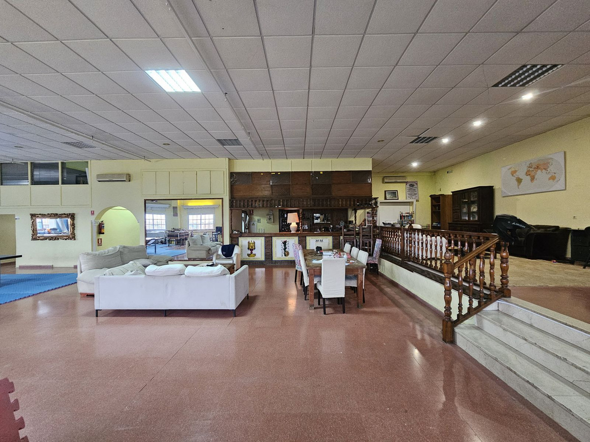 Commercial unit for sale in Estepona, Málaga, Spain