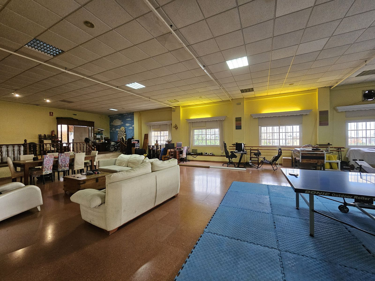Commercial unit for sale in Estepona, Málaga, Spain