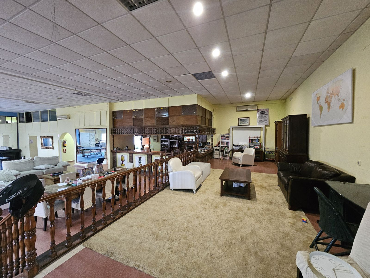 Commercial unit for sale in Estepona, Málaga, Spain