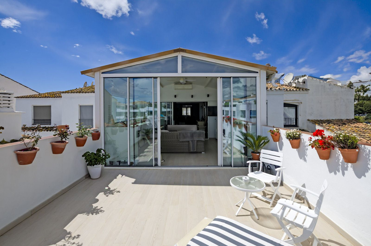 Penthouse for sale in Puerto Banus, Málaga, Spain