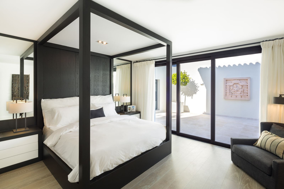 Villa for sale in Aloha, Málaga, Spain