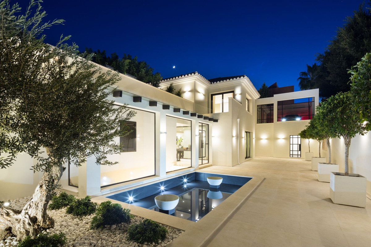 Villa for sale in Aloha, Málaga, Spain