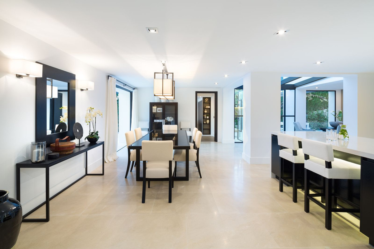 Villa for sale in Aloha, Málaga, Spain