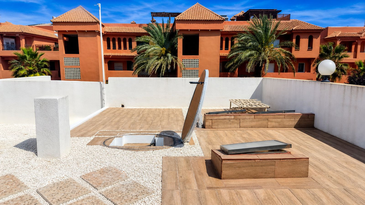 Apartment for sale in La Duquesa, Málaga, Spain