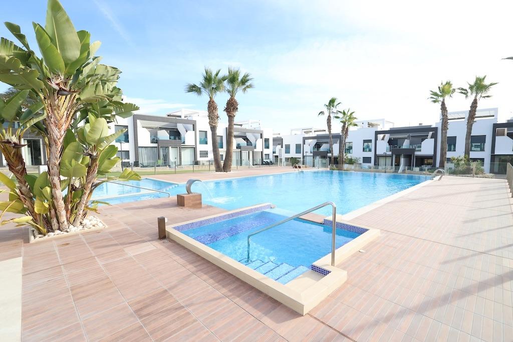 Bungalow for sale in Orihuela Costa, Alicante, Spain
