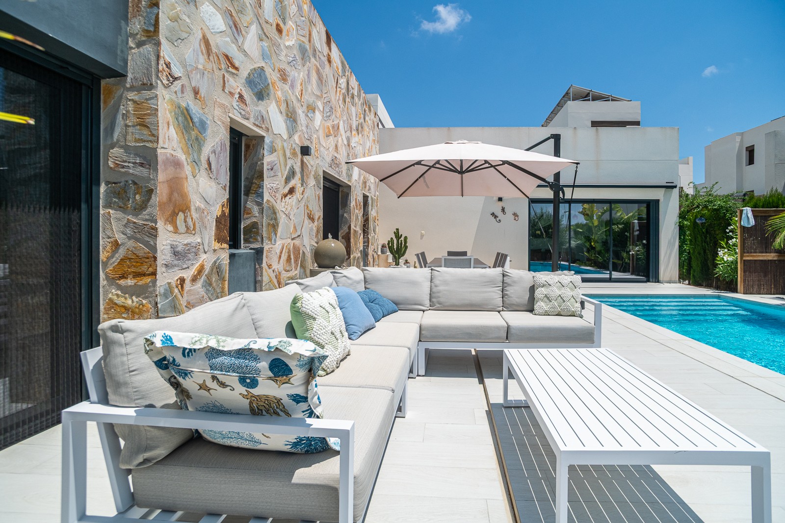 Villa en venta en Algorfa