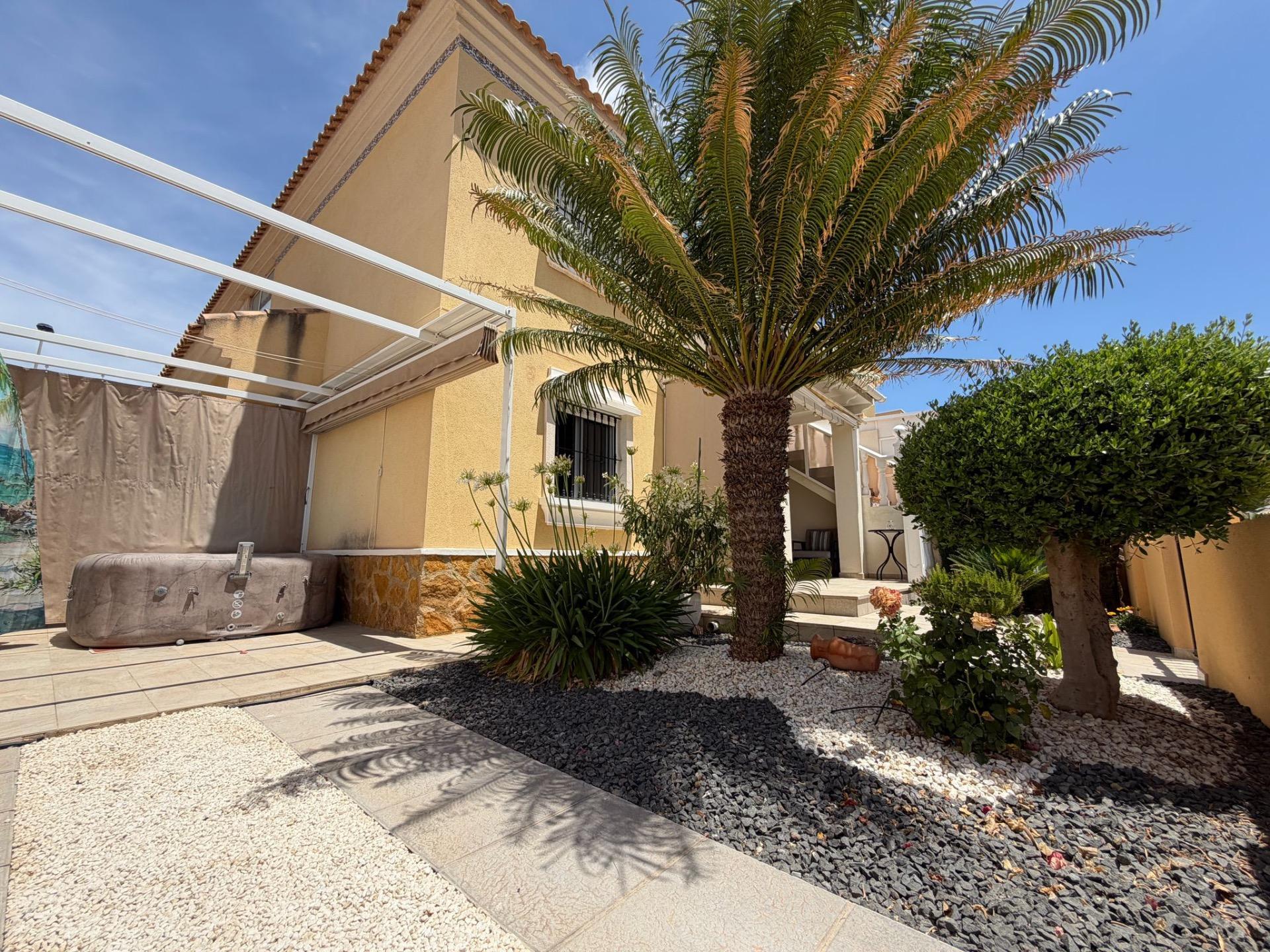 Bungalow for sale in Orihuela Costa, Alicante, Spain
