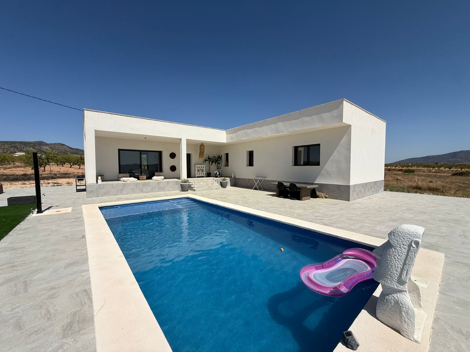 Villa for sale in Pinoso, Alicante, Spain