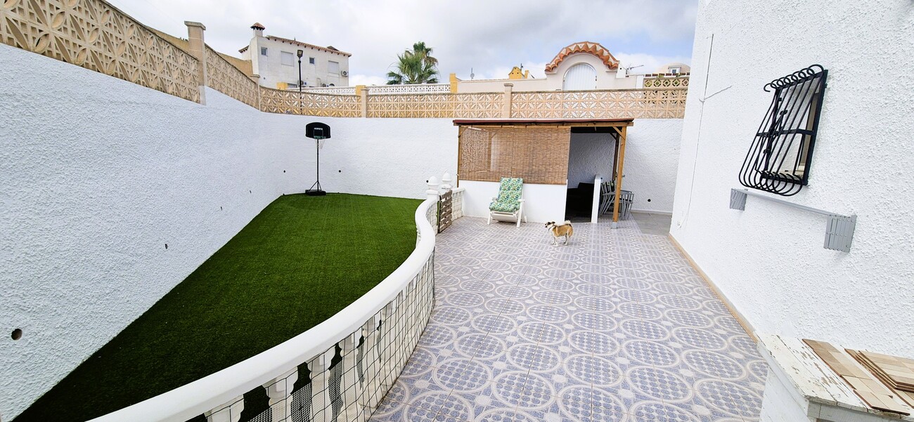 Bungalow for sale in Blue Lagoon, Alicante, Spain