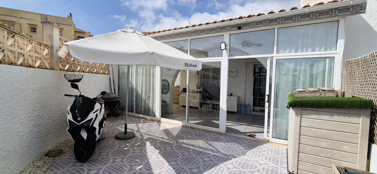 Bungalow for sale in Blue Lagoon, Alicante, Spain