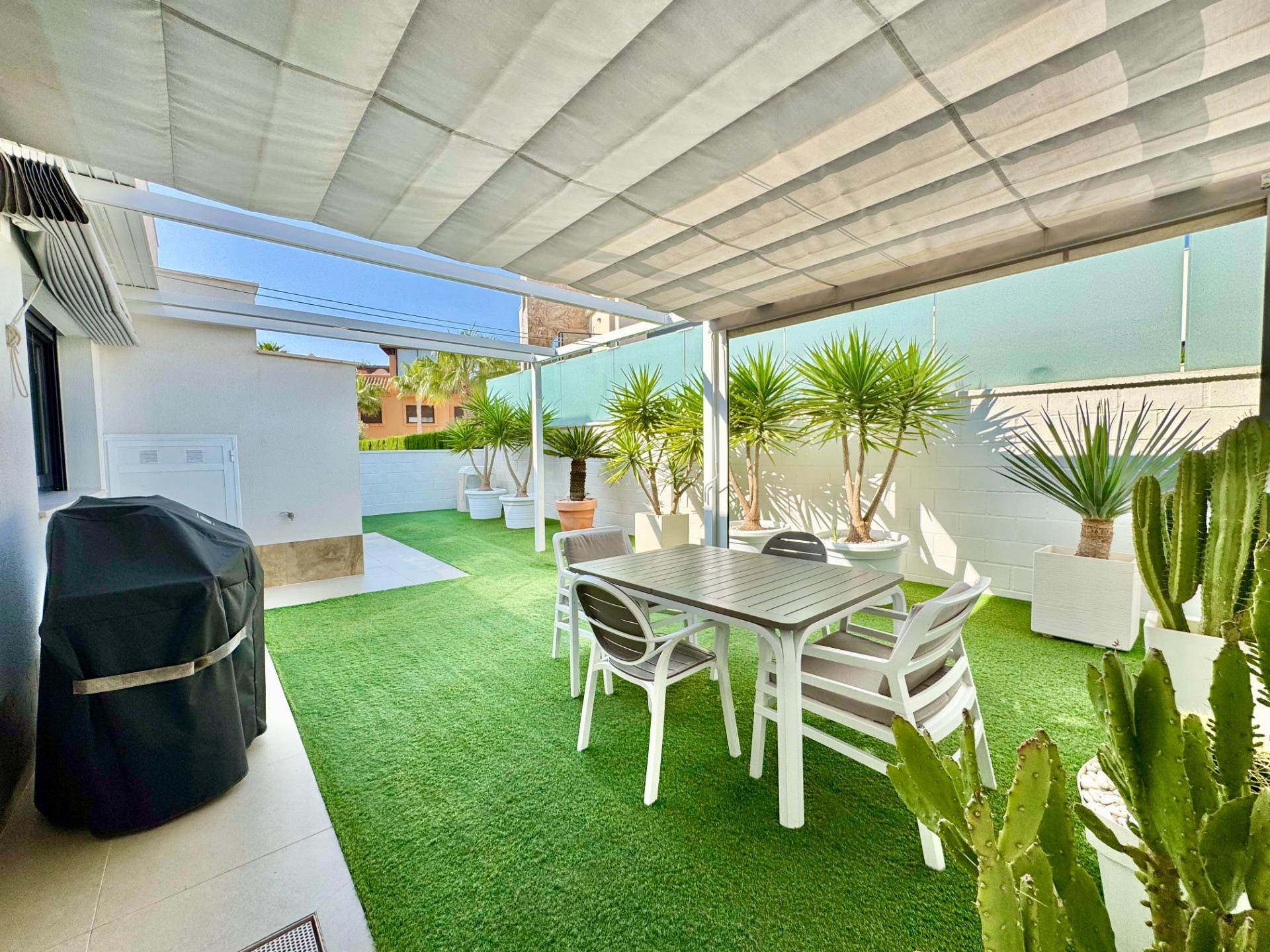 Villa en venta en San Miguel De Salinas