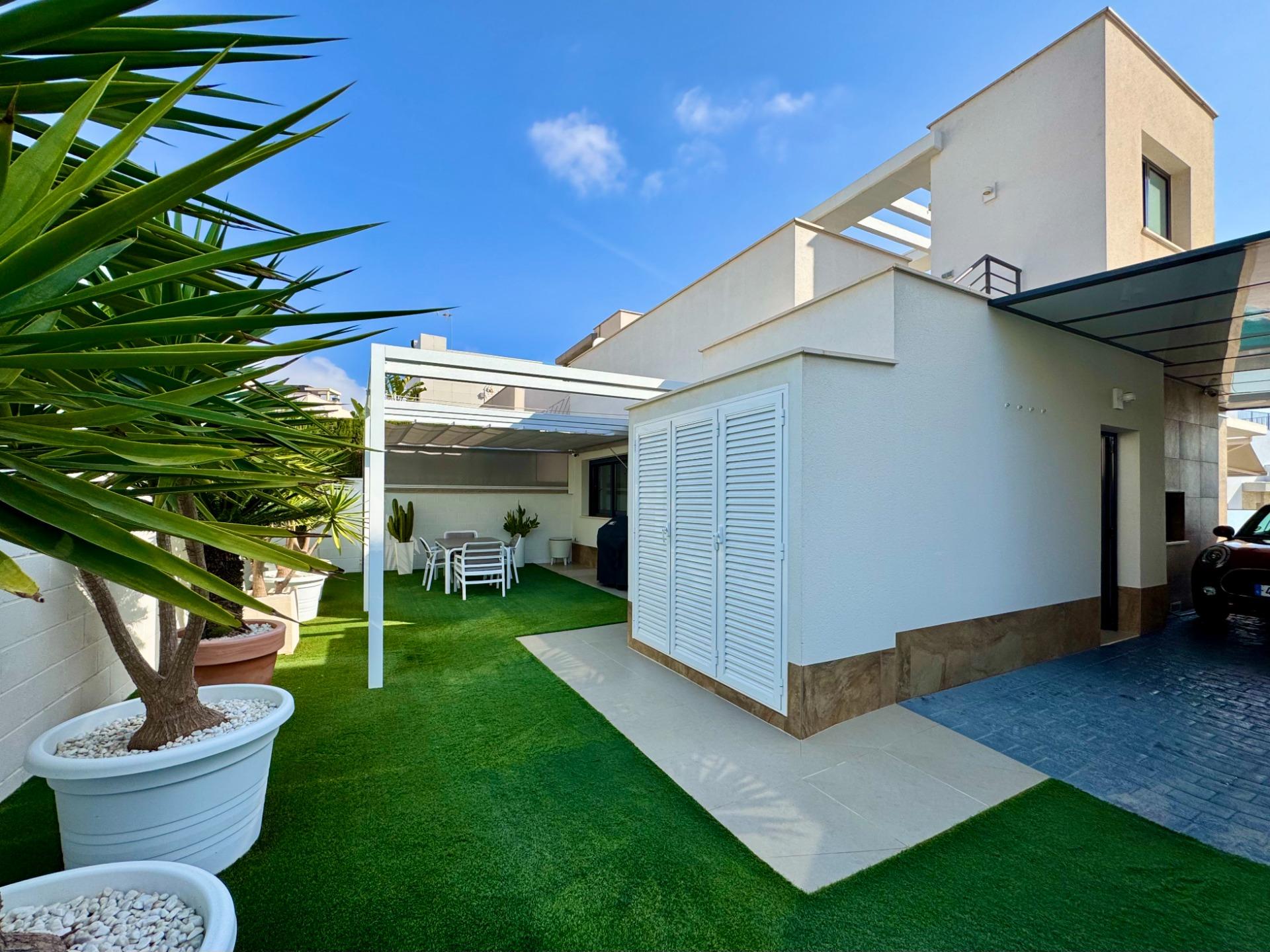 Villa en venta en San Miguel De Salinas