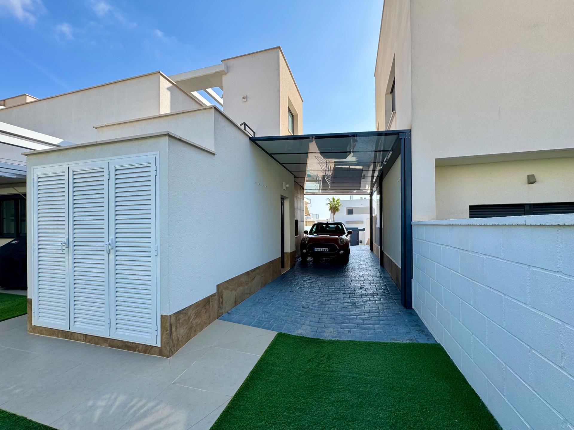 Villa en venta en San Miguel De Salinas