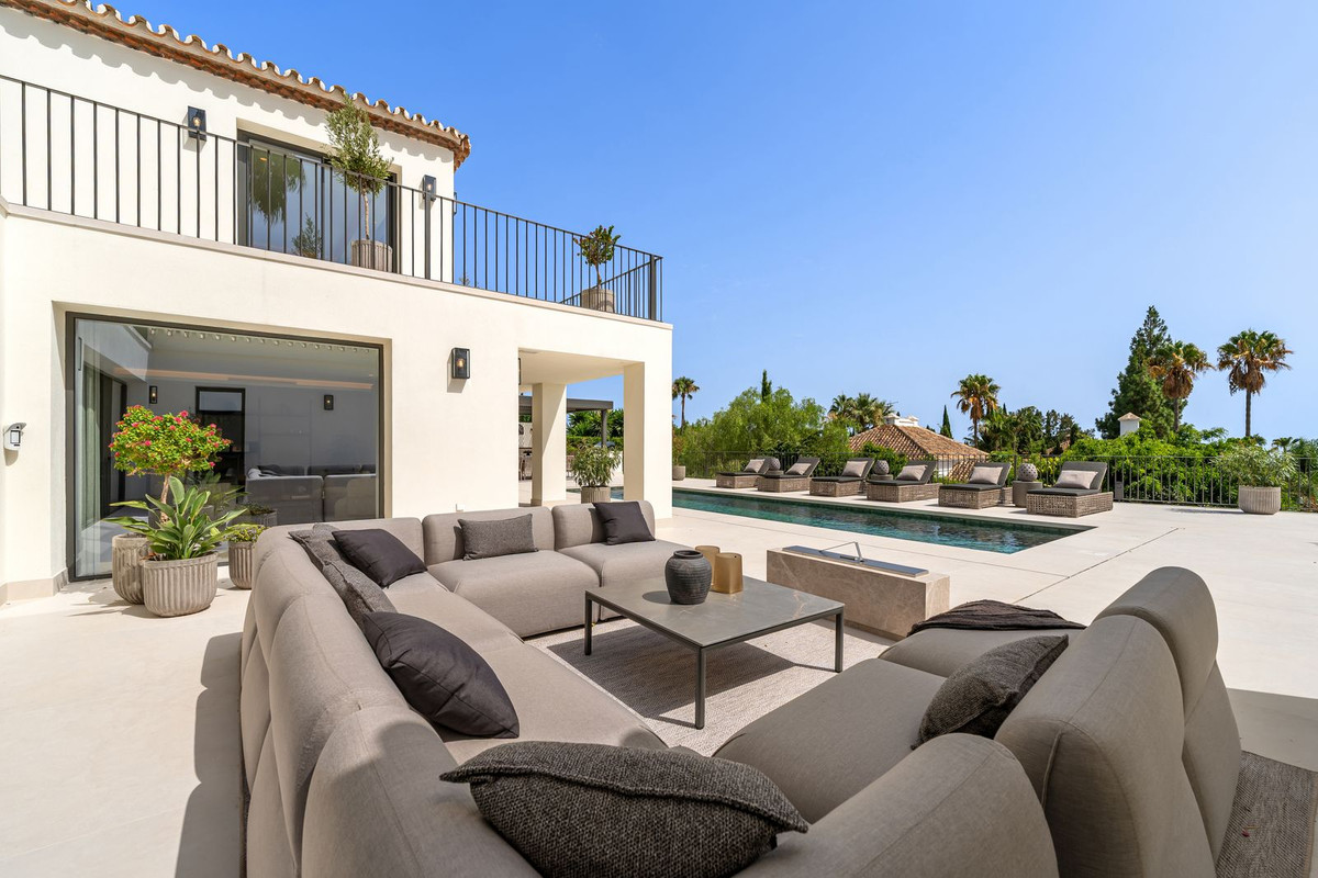 Villa for sale in Golden Mile, Málaga, Spain