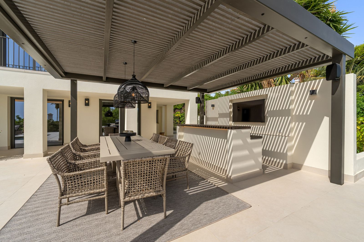 Villa for sale in Golden Mile, Málaga, Spain