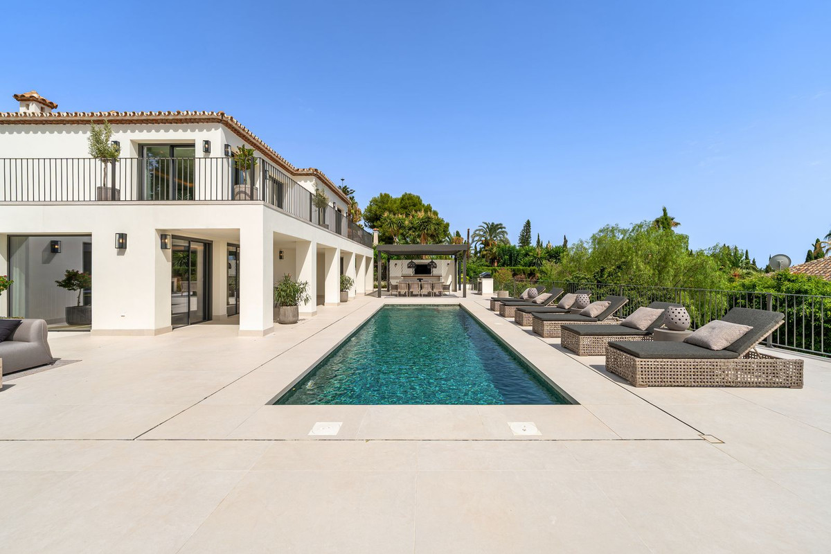 Villa for sale in Golden Mile, Málaga, Spain