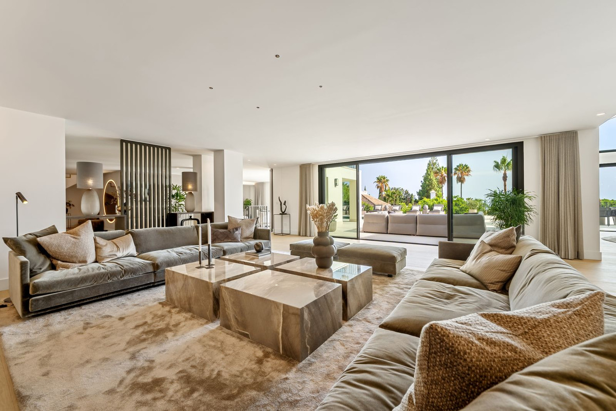 Villa for sale in Golden Mile, Málaga, Spain