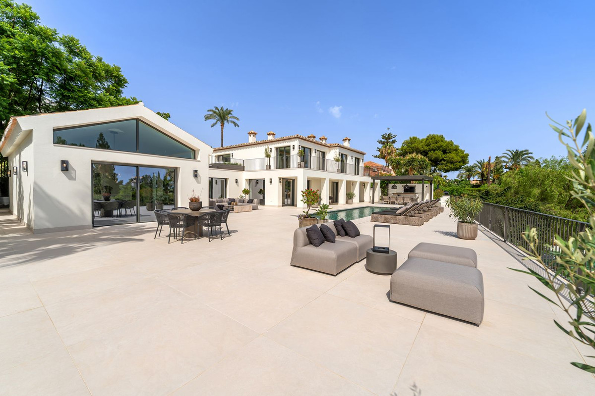 Villa for sale in Golden Mile, Málaga, Spain