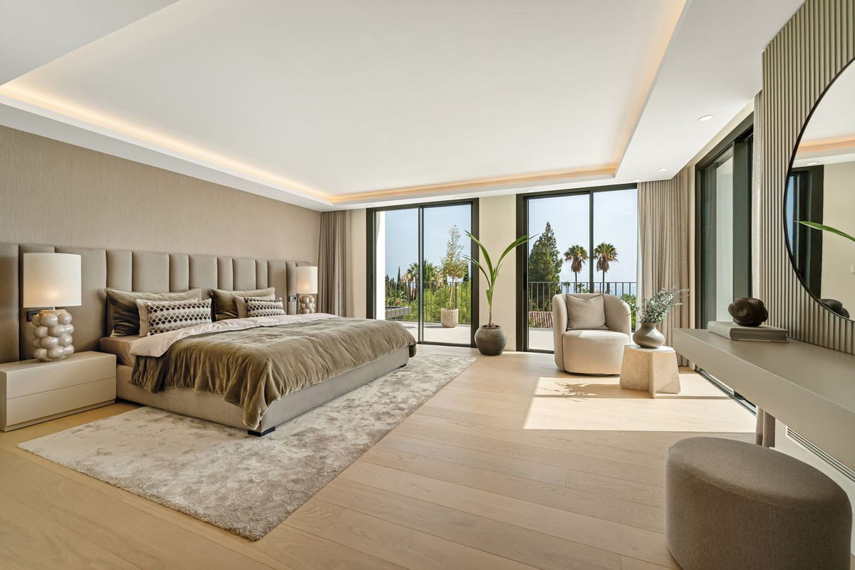 Villa for sale in Golden Mile, Málaga, Spain