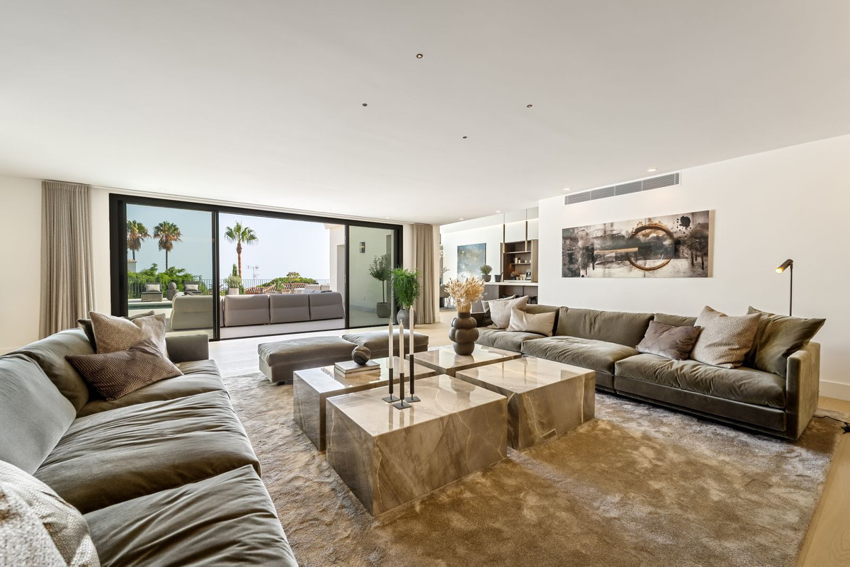 Villa for sale in Golden Mile, Málaga, Spain