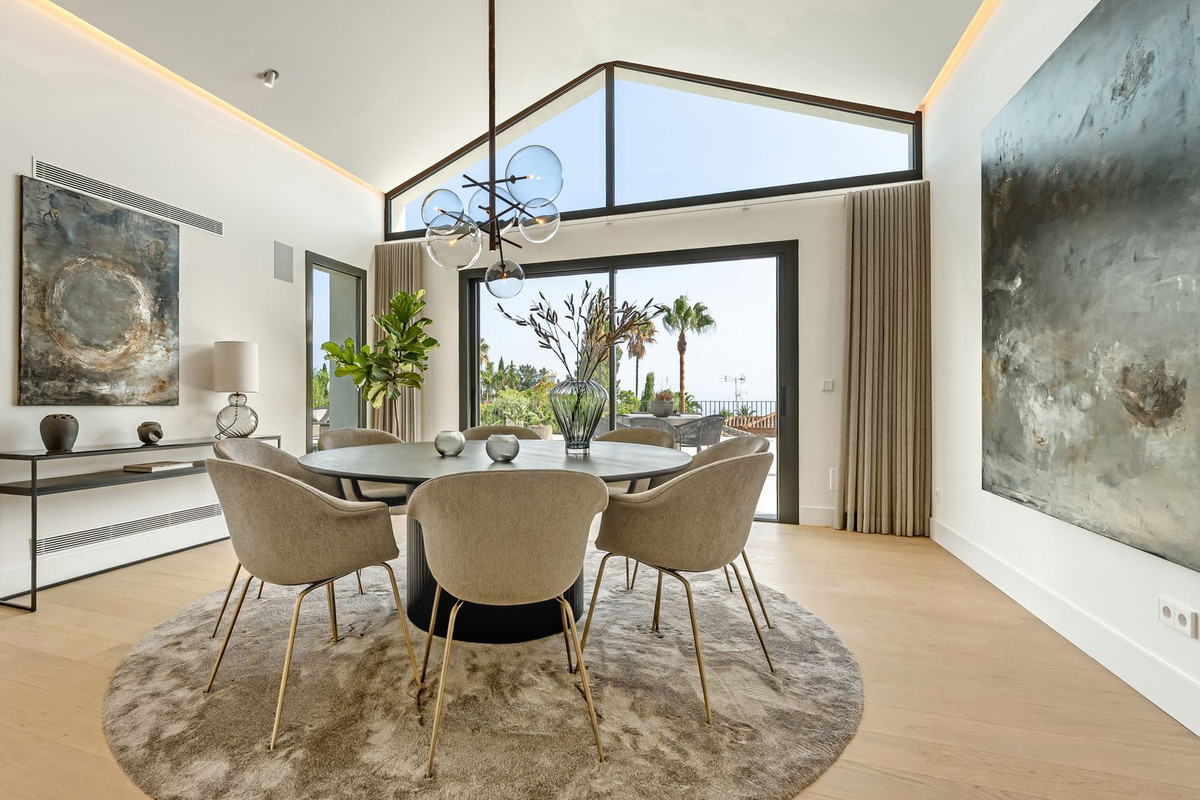 Villa for sale in Golden Mile, Málaga, Spain