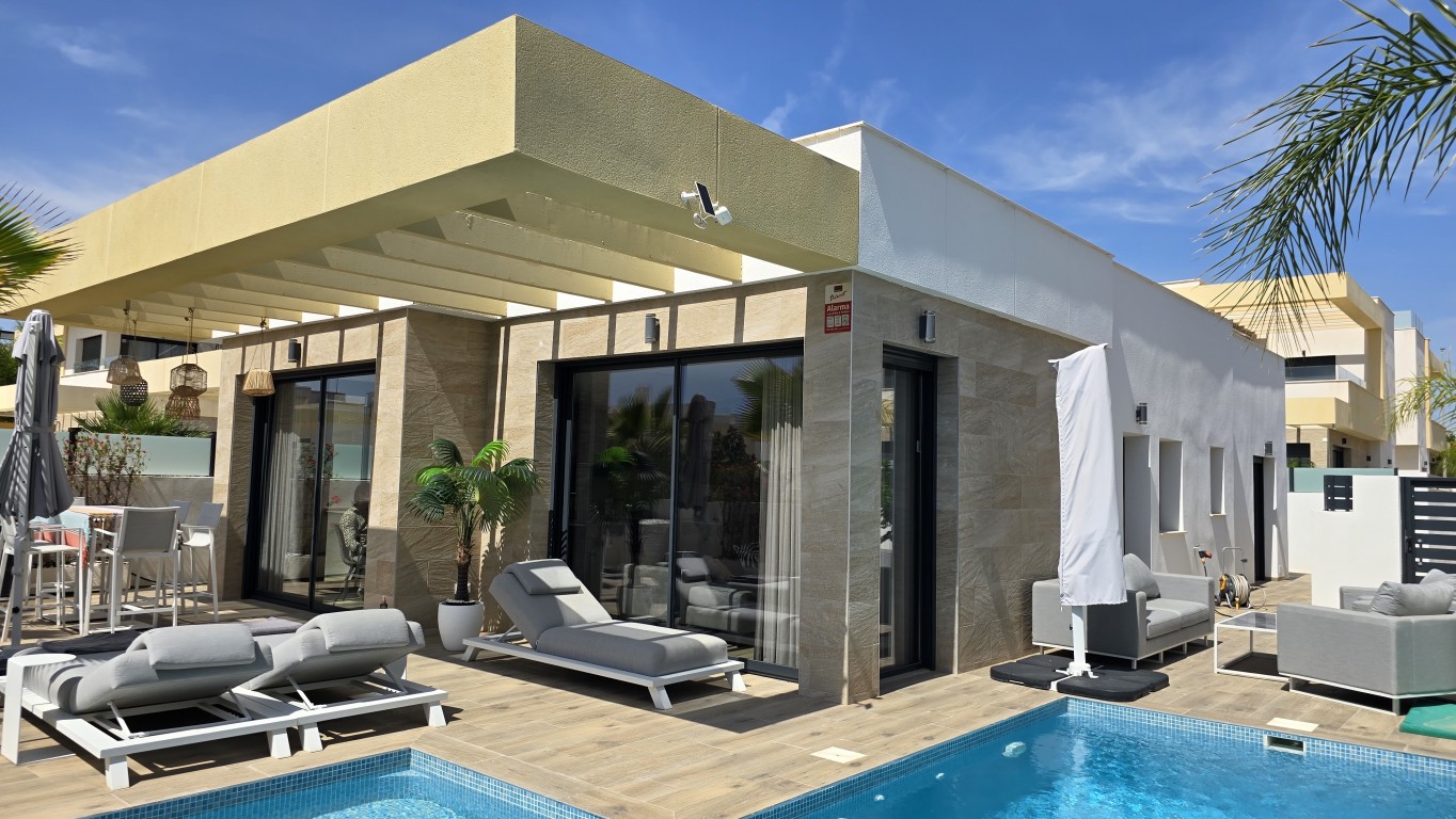 Villa for sale in Los Montesinos, Alicante, Spain