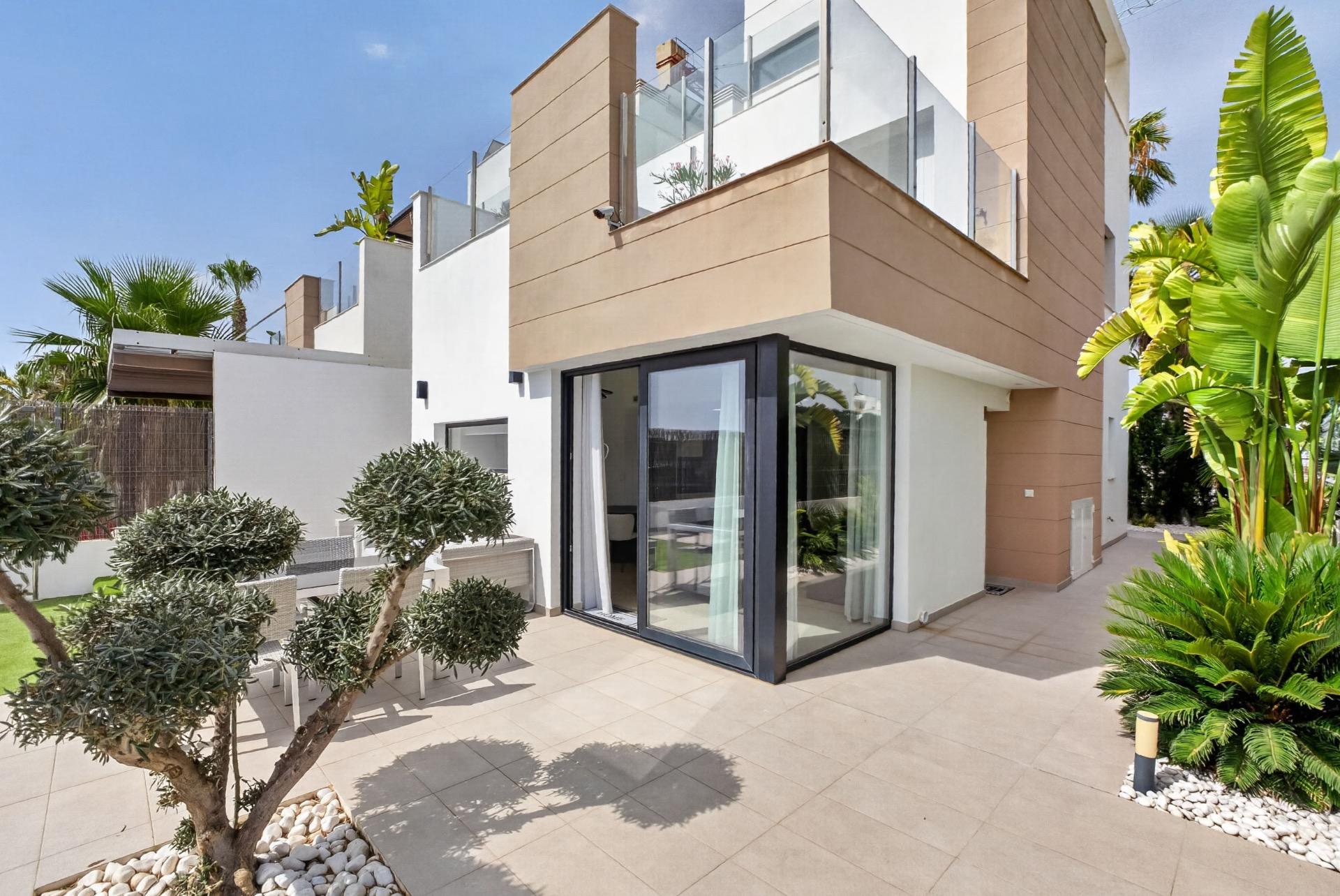 Villa for sale in Guardamar Del Segura, Alicante, Spain