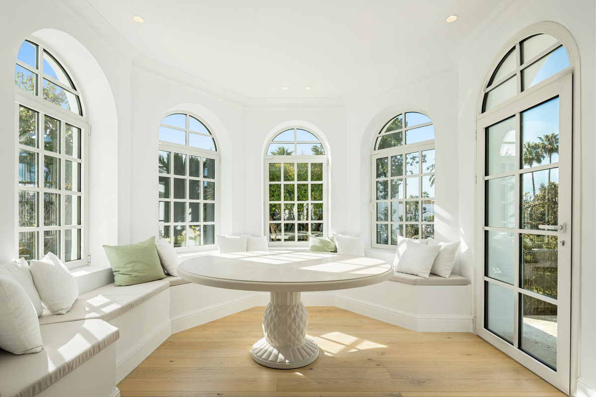 Villa for sale in Nueva Andalucía, Málaga, Spain