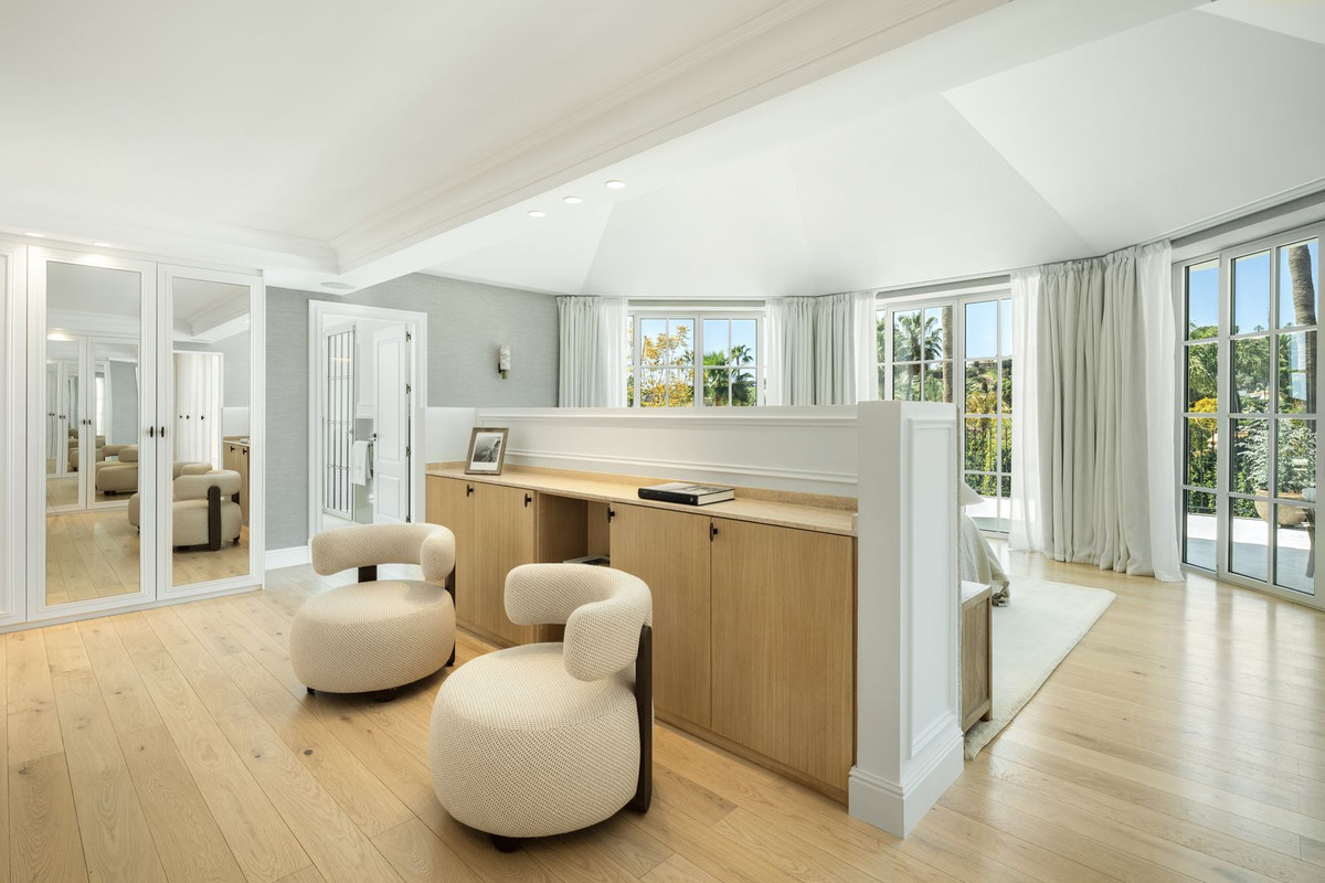Villa for sale in Nueva Andalucía, Málaga, Spain