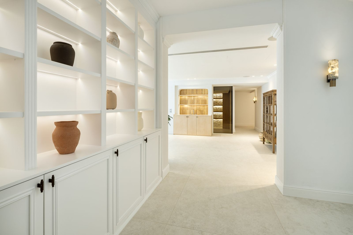 Villa for sale in Nueva Andalucía, Málaga, Spain