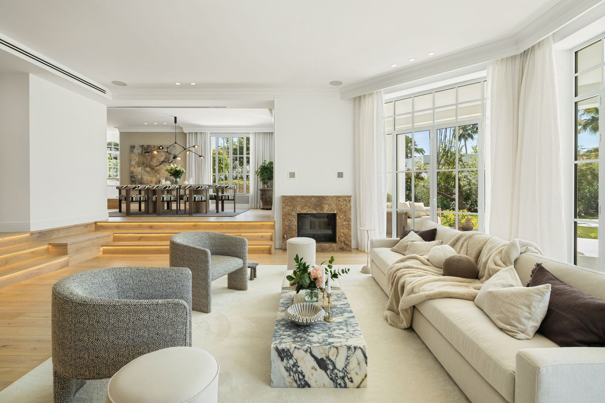Villa for sale in Nueva Andalucía, Málaga, Spain